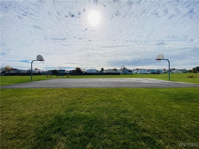 $124,900 | 837 Willowbrook Drive, Lockport, NY 14094