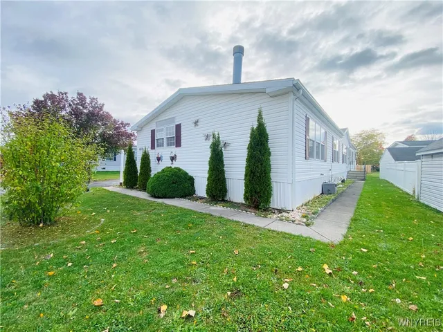 $124,900 | 837 Willowbrook Drive, Lockport, NY 14094