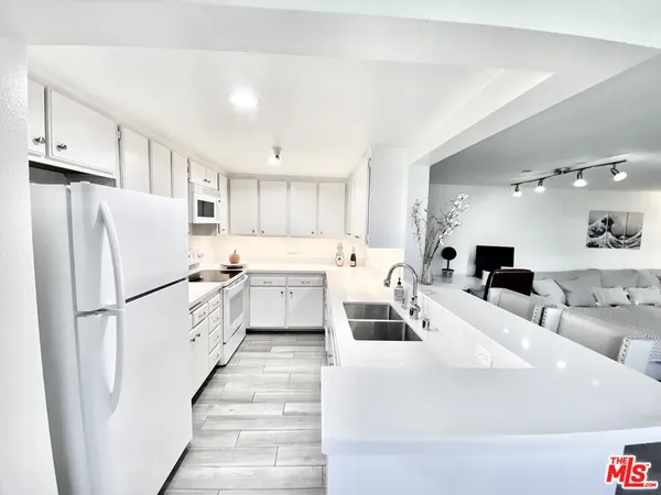 $3,700 | 2910 Neilson Way, Unit 604, Santa Monica, CA 90405
