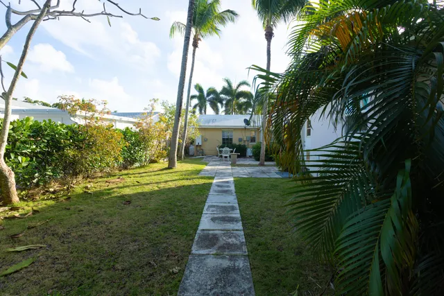 $1,800 | 245 Cortez Road, Unit B, West Palm Beach, FL 33405