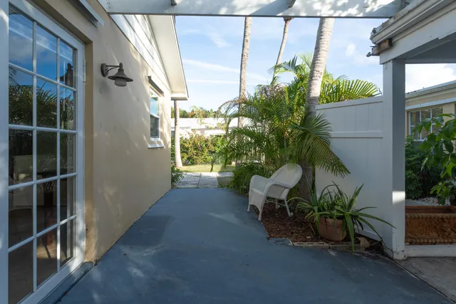 $1,800 | 245 Cortez Road, Unit B, West Palm Beach, FL 33405