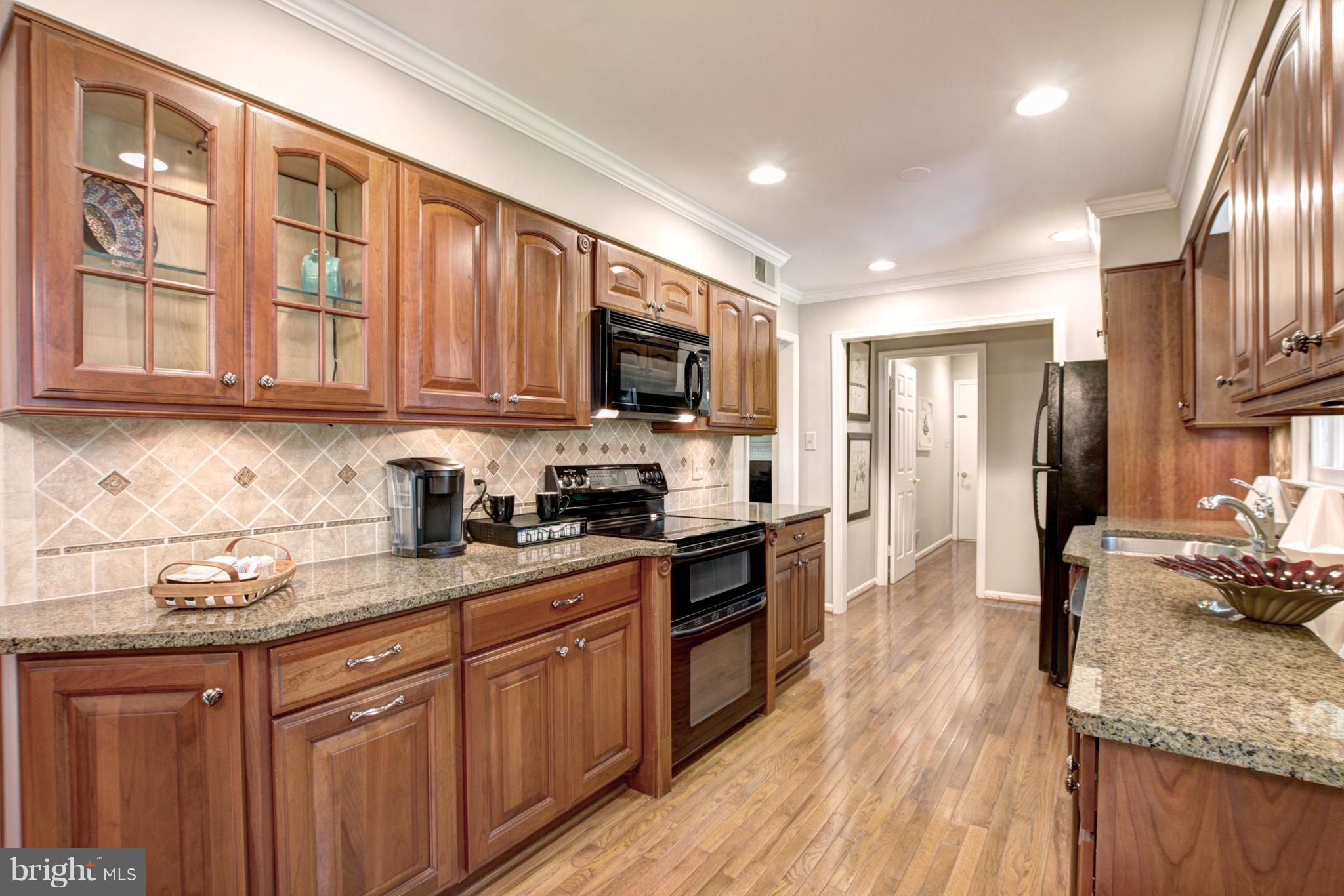 8927 Renshaw Court Springfield, VA 22153 - Photo 6 of 30 Kitchen