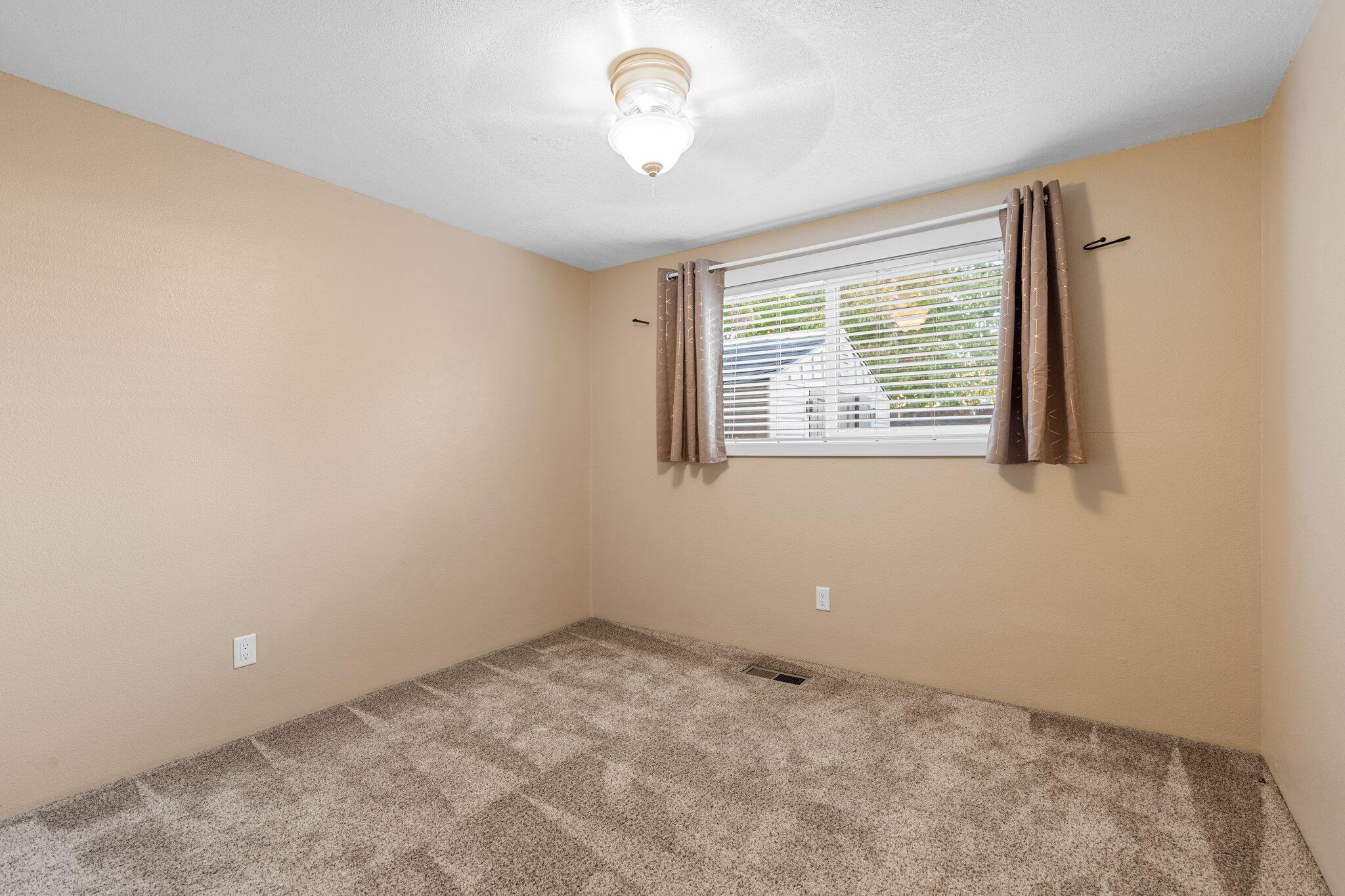 2894 Aldersgate Road Medford, OR 97504 - Photo 17 of 27 20-web-or-mls-WCIL0074