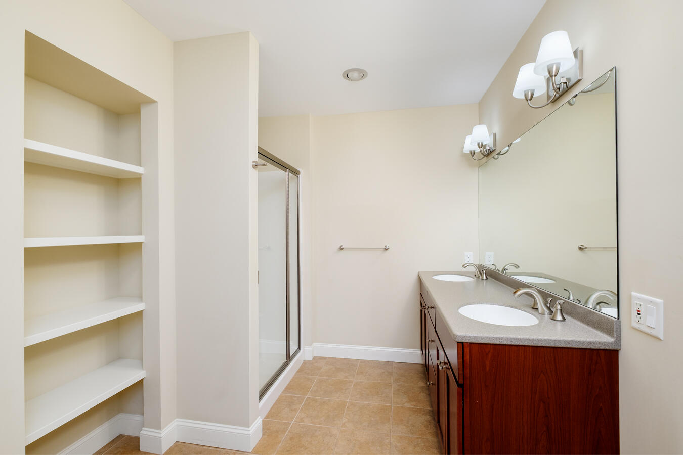 100 Shepard's Cove Road, Unit H305 Kittery, ME 03904 - Photo 26 of 45 Primary Bath