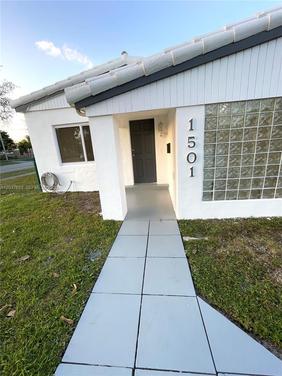 1501 Northeast 173rd Street North Miami Beach, FL 33162 - Photo 3 of 20