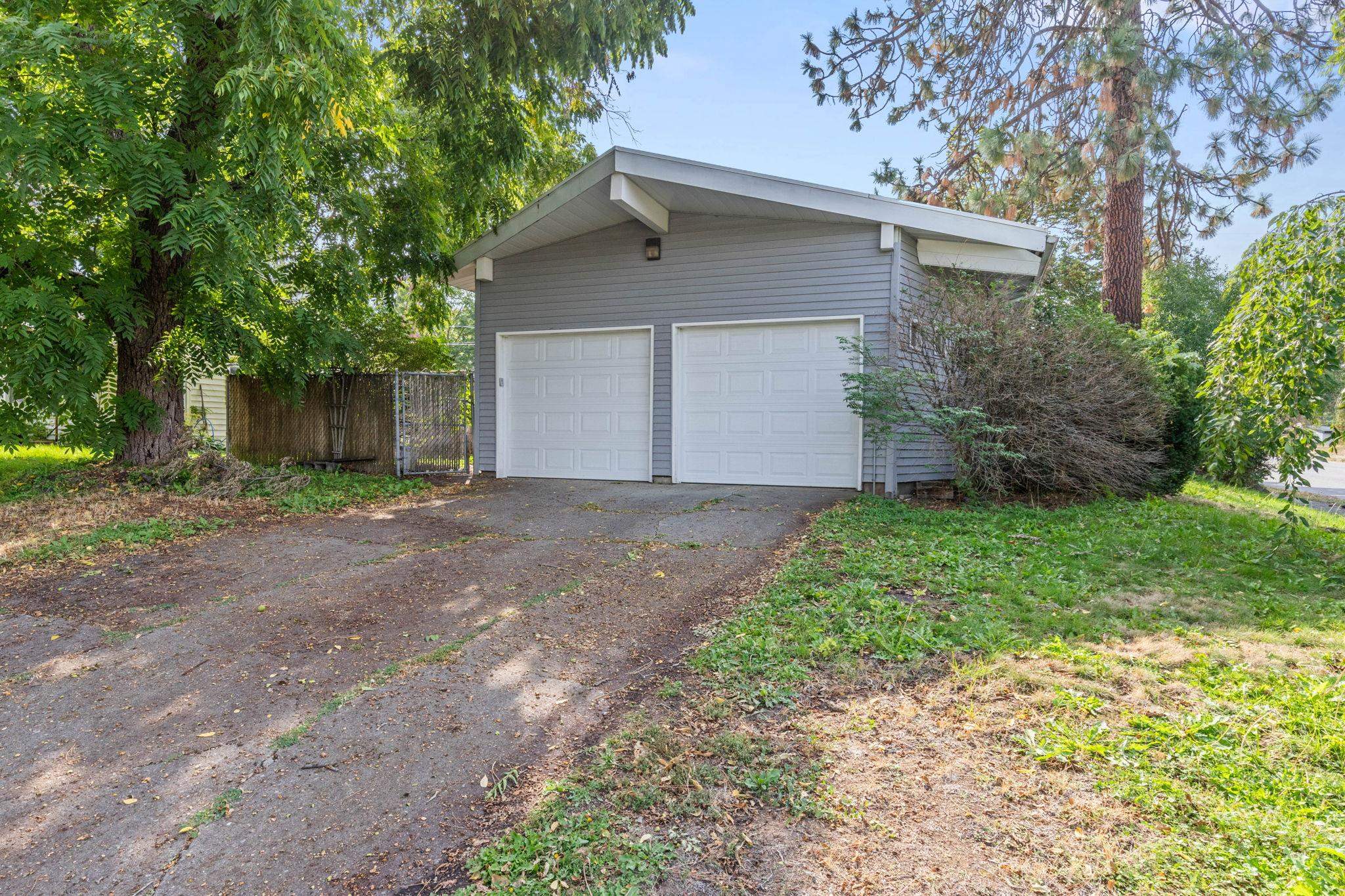 3907 South Perry Street Spokane, WA 99203 - Photo 2 of 20