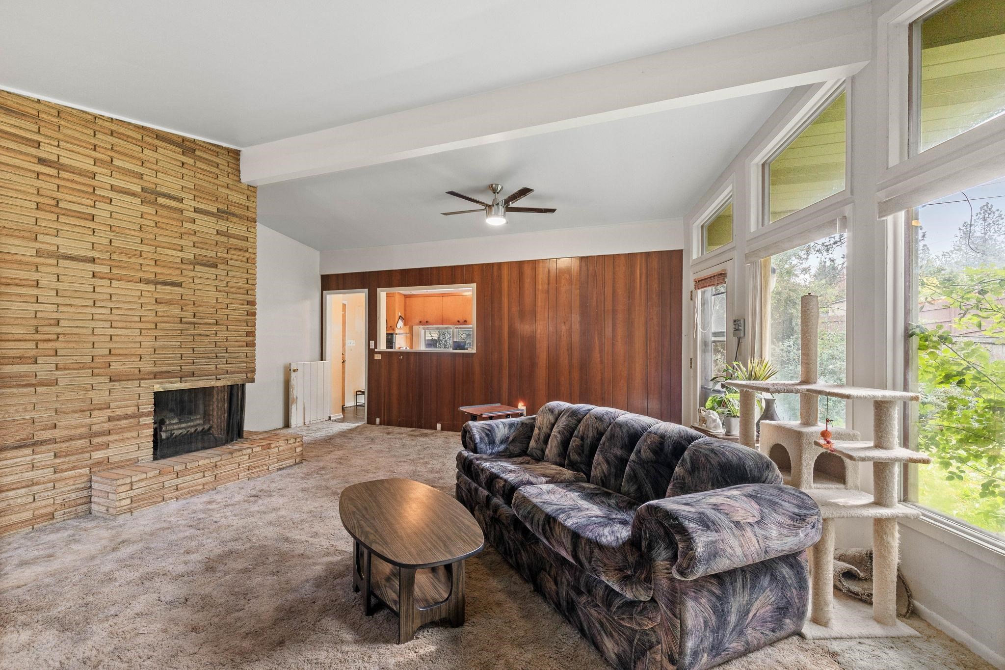 3907 South Perry Street Spokane, WA 99203 - Photo 3 of 20