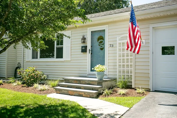 $2,800 | 23 Sherwood Road, Middletown, RI 02842