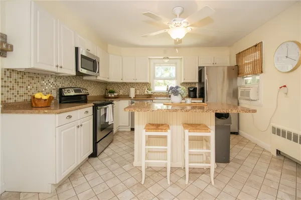 $2,800 | 23 Sherwood Road, Middletown, RI 02842