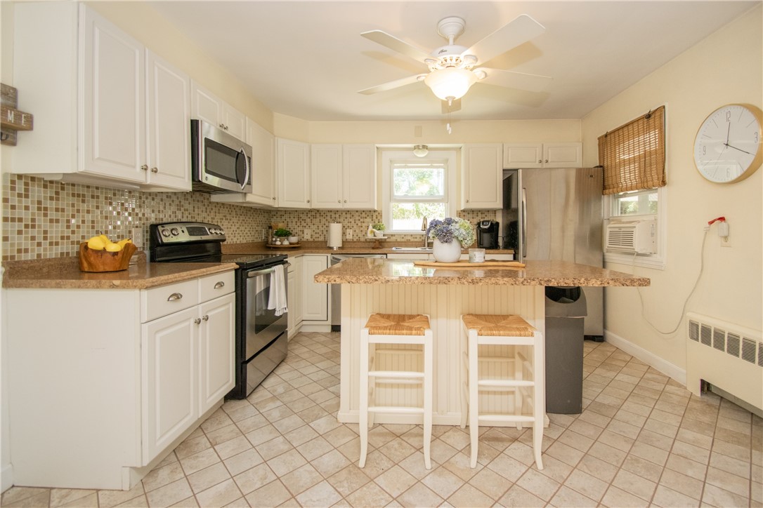 23 Sherwood Road Middletown, RI 02842 - Photo 7 of 33