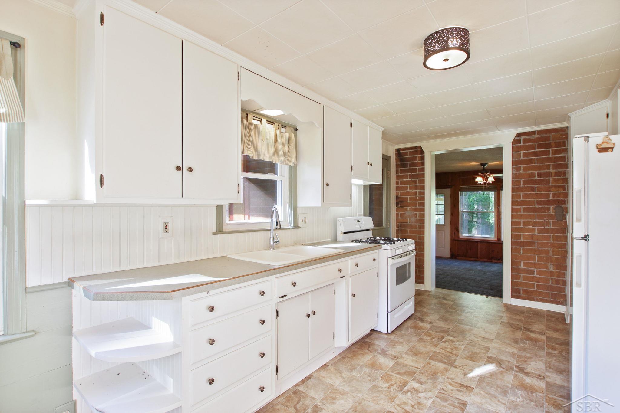 4105 North River Road Freeland, MI 48623 - Photo 15 of 36 50122839-14.JPG