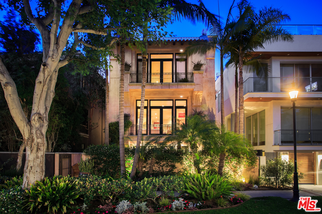 121 Reef Mall Marina del Rey, CA 90292 - Photo 4 of 54