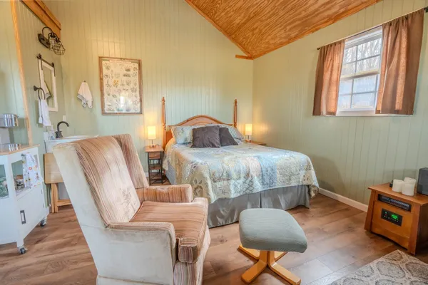 $448,500 | 109 Rascal Town Road, Loretto, TN 38469