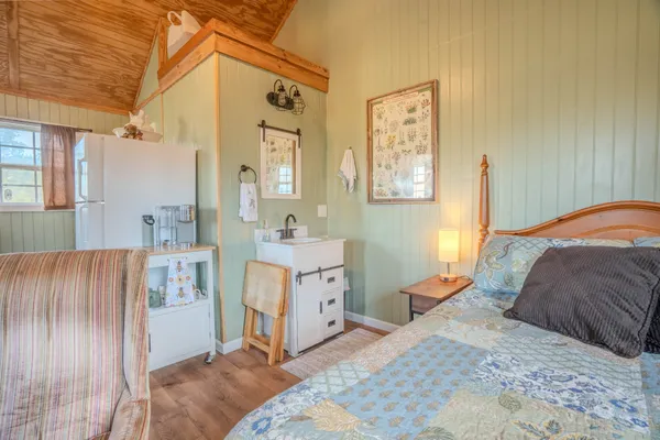 $448,500 | 109 Rascal Town Road, Loretto, TN 38469