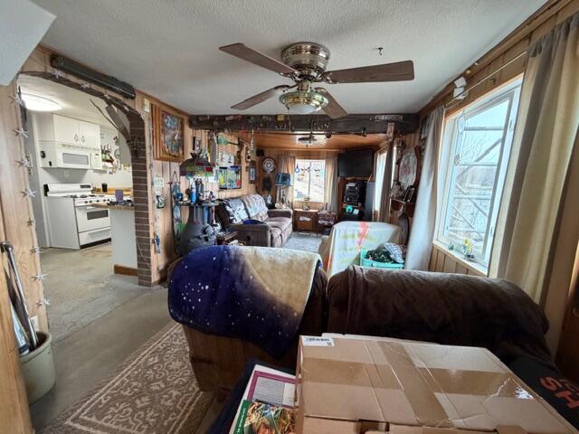 W8690 Lake Road Richmond, WI 53115 - Photo 5 of 22 IMG_6916