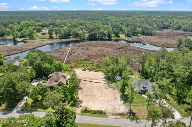 $299,000 | 240 White Oak Bluff Road, Stella, NC 28582