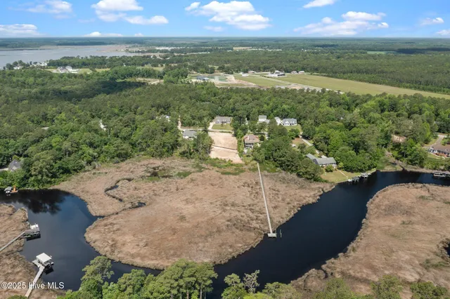 $299,000 | 240 White Oak Bluff Road, Stella, NC 28582