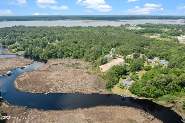 $299,000 | 240 White Oak Bluff Road, Stella, NC 28582