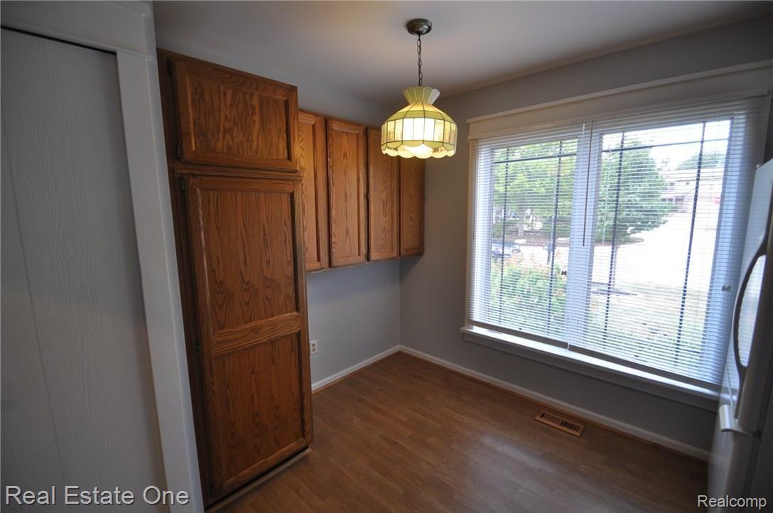 1633 Colony Drive Rochester, MI 48307 - Photo 8 of 23 7.JPG