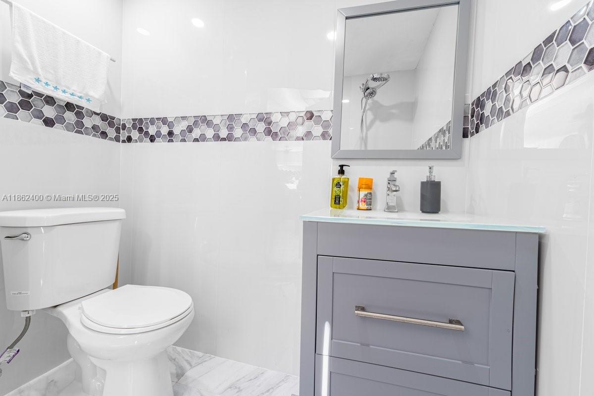 9035 Southwest 156th Court Miami, FL 33196 - Photo 23 of 33