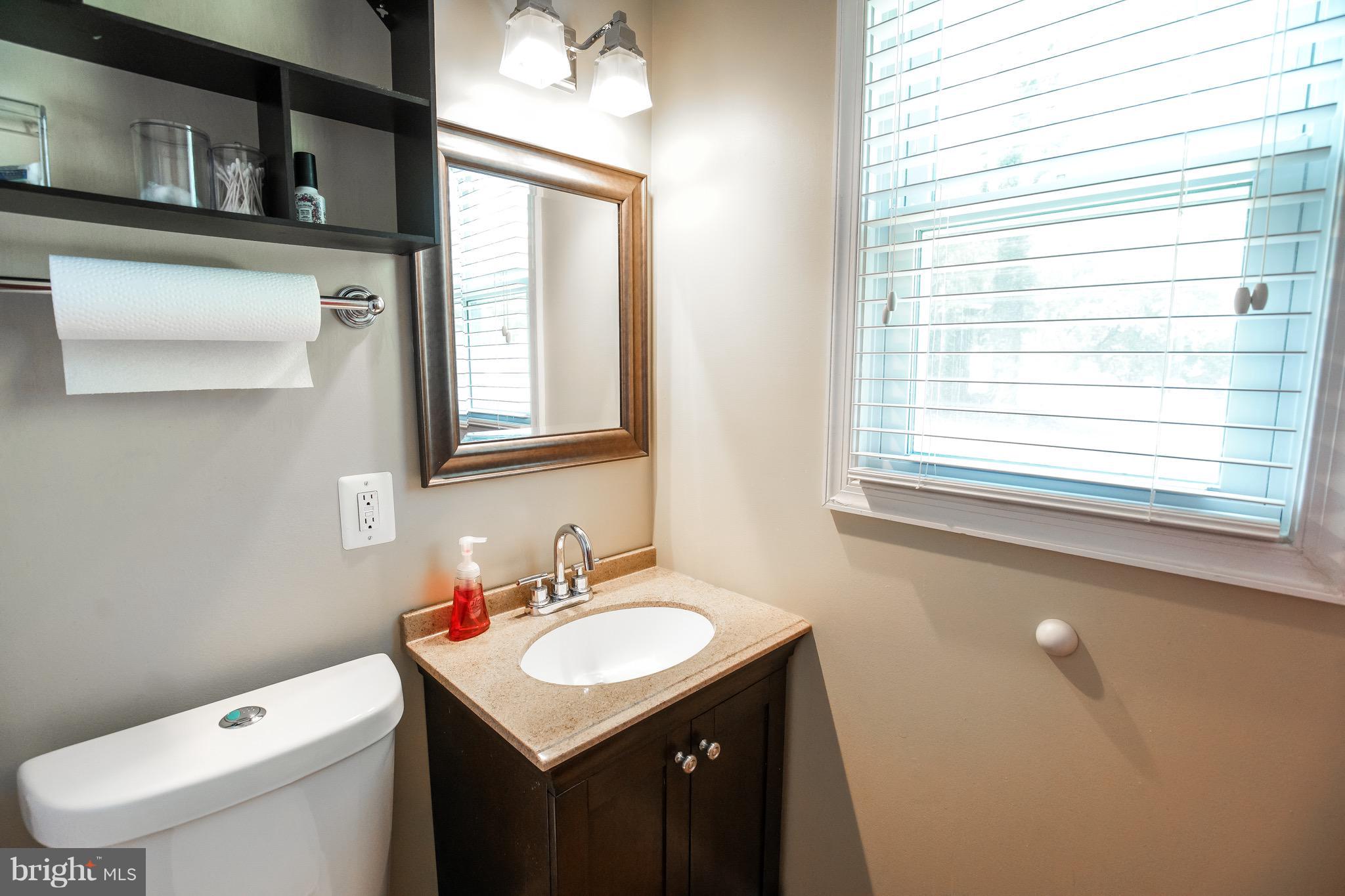 6918 Elbrook Road Hyattsville, MD 20784 - Photo 11 of 30 Full en-suite bath with tub in master bedroom