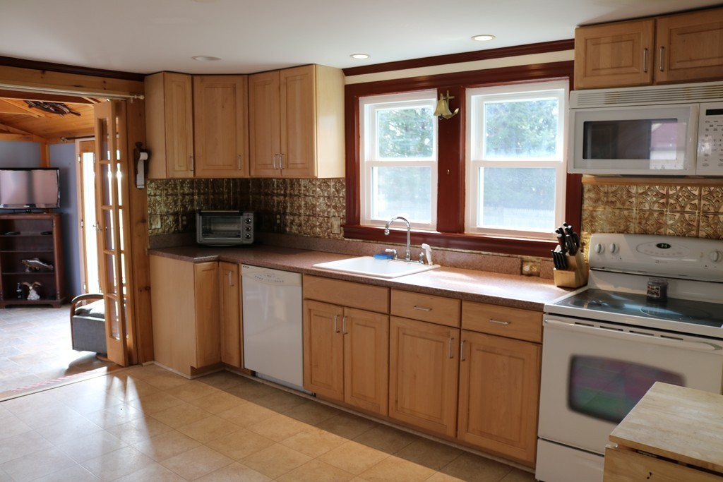 10 Chipman Road Beverly, MA 01915 - Photo 3 of 14 Gallery Image 3