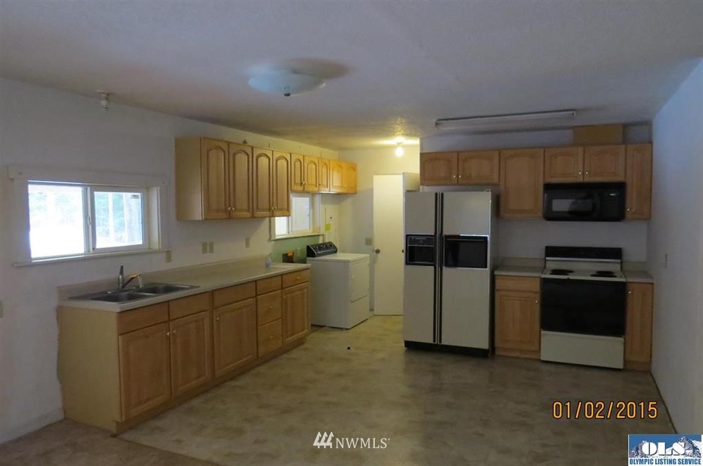 240 Robinson Road Port Angeles, WA 98362 - Photo 3 of 11
