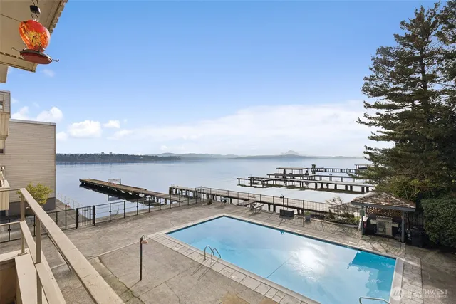 $720,000 | 1600 43rd Avenue East, Unit 211, Seattle, WA 98112