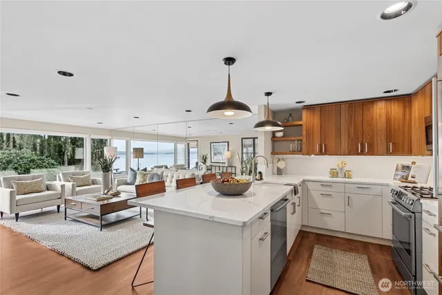 $720,000 | 1600 43rd Avenue East, Unit 211, Seattle, WA 98112