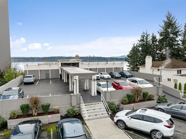 $720,000 | 1600 43rd Avenue East, Unit 211, Seattle, WA 98112