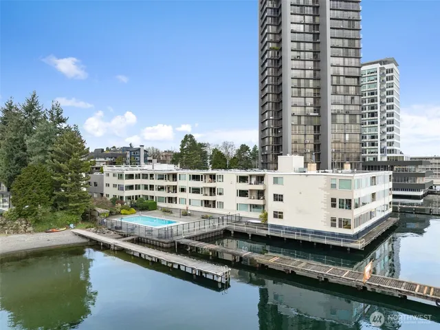 $720,000 | 1600 43rd Avenue East, Unit 211, Seattle, WA 98112