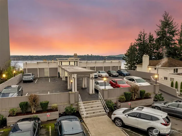 $720,000 | 1600 43rd Avenue East, Unit 211, Seattle, WA 98112