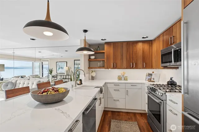 $720,000 | 1600 43rd Avenue East, Unit 211, Seattle, WA 98112