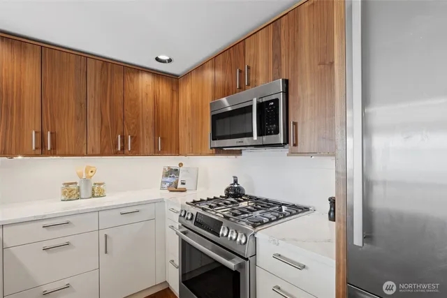 $720,000 | 1600 43rd Avenue East, Unit 211, Seattle, WA 98112