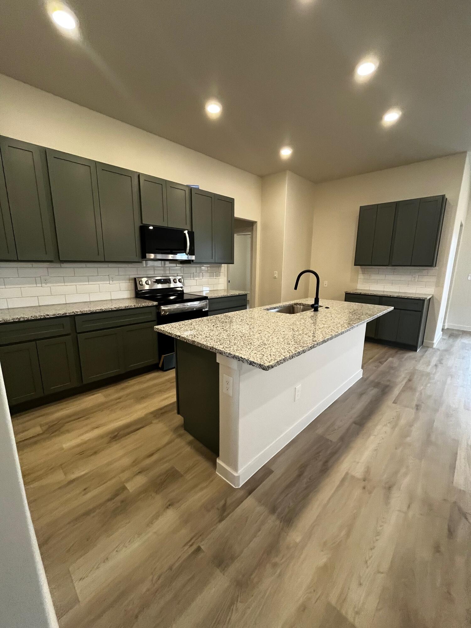 2016 Cottonwood Avenue Wolfforth, TX 79382 - Photo 2 of 16 IMG_2068