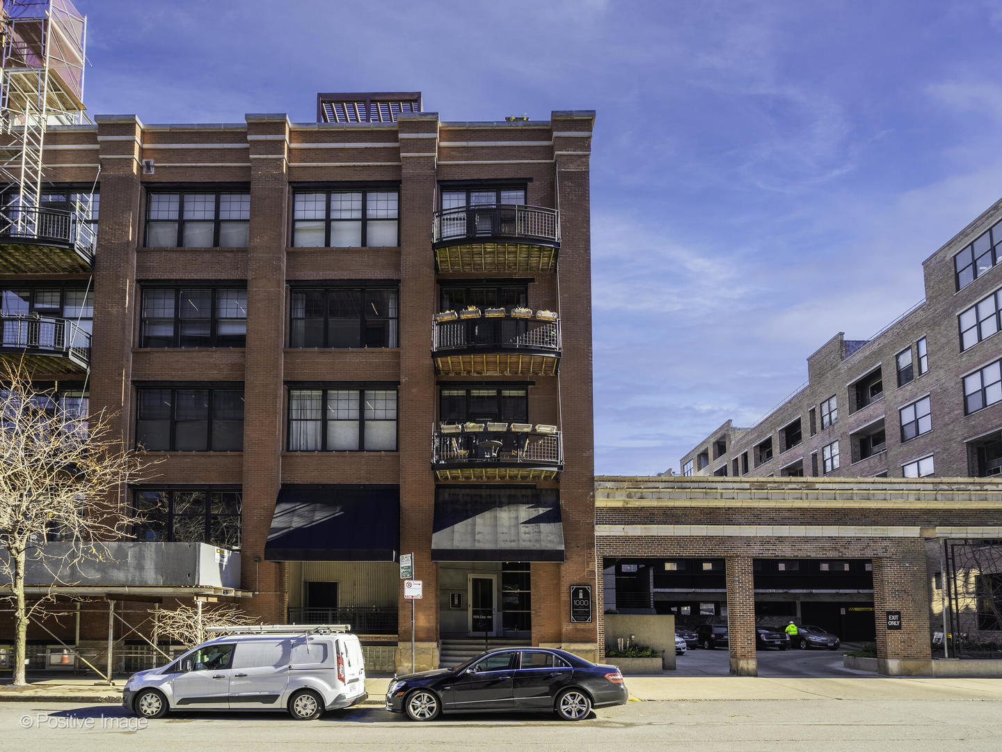 1000 West Washington Boulevard, Unit 505 Chicago, IL 60607 - Photo 1 of 36 a front view of a building with lot of cars and trees