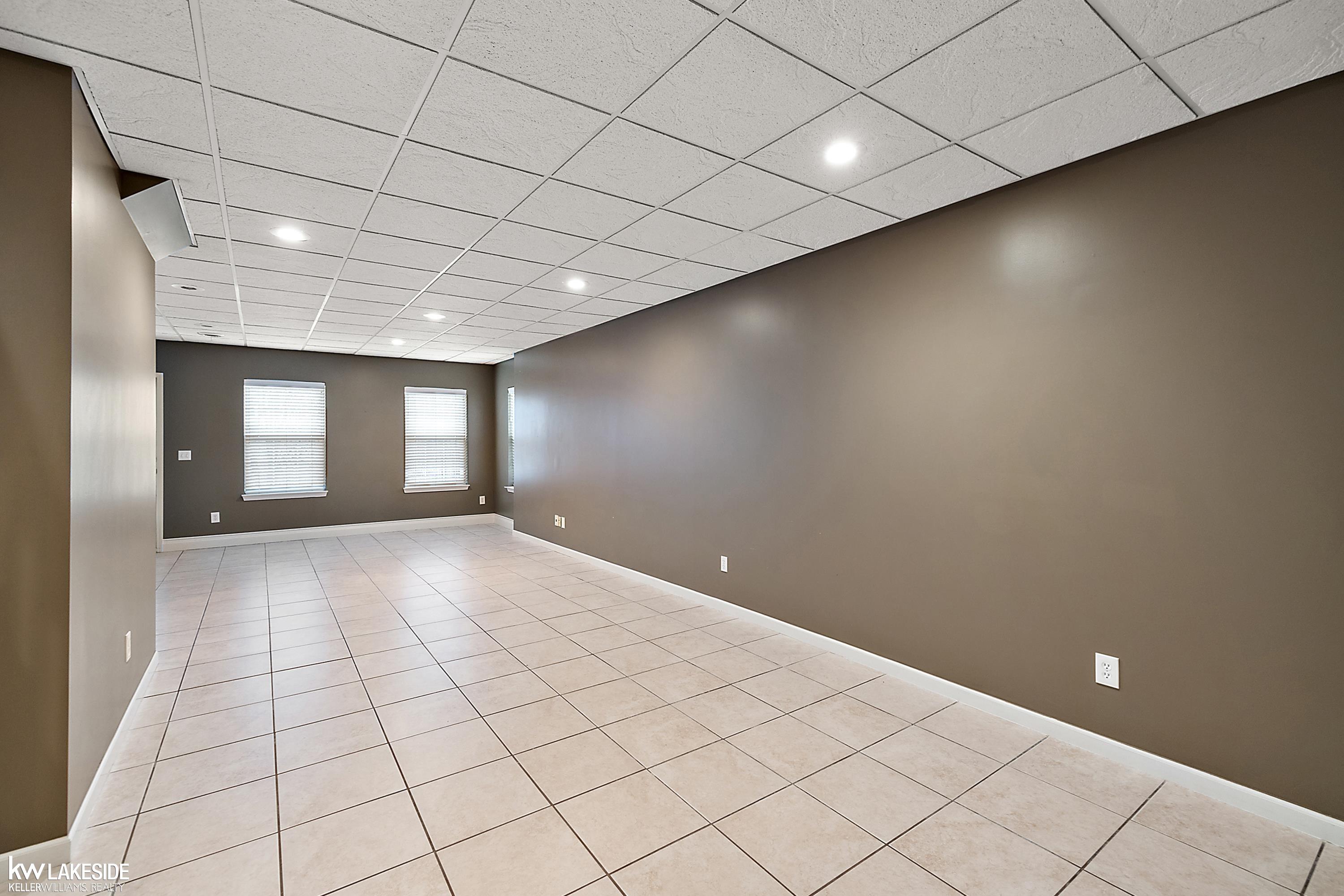 747 East Bluff Court Rochester, MI 48306 - Photo 53 of 79 50138673-acf05b31-9172-4106-95d5-7597bc86bce1.JPG