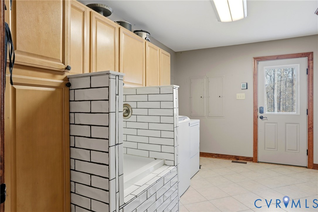 1738 Page Road Powhatan, VA 23139 - Photo 17 of 57 Built-in shelving + dog bath