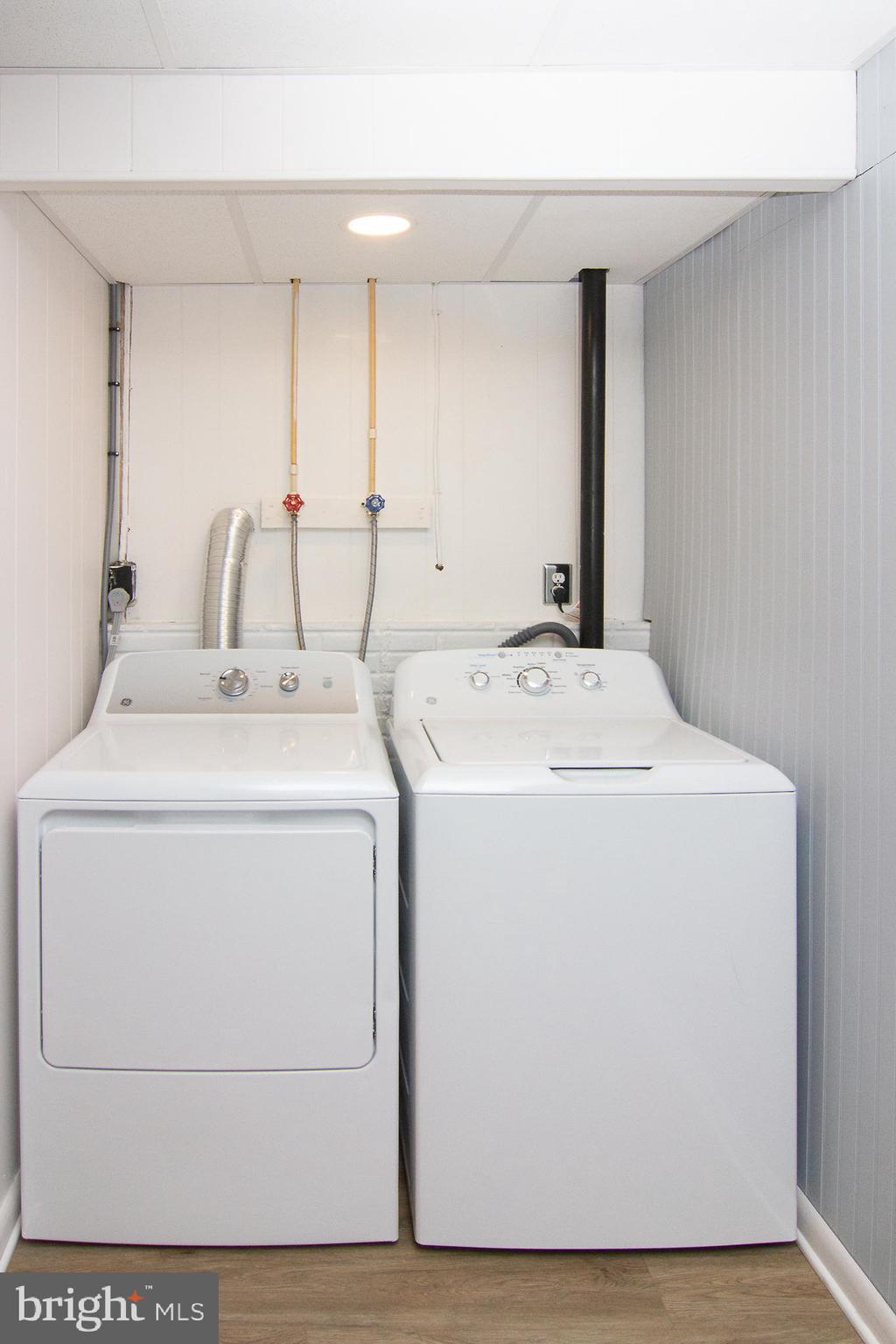 1526 Manchester Road Westminster, MD 21157 - Photo 27 of 41 a utility room with dryer and washer
