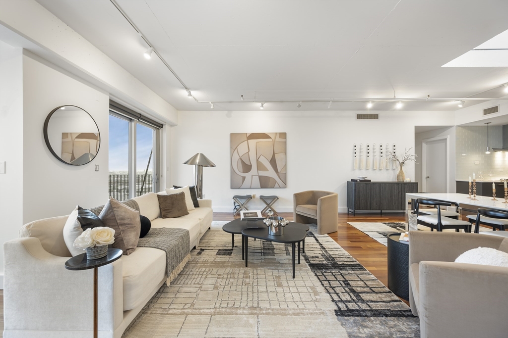 25 Channel Center Street, Unit PH201 Boston, MA 02210 - Photo 16 of 16