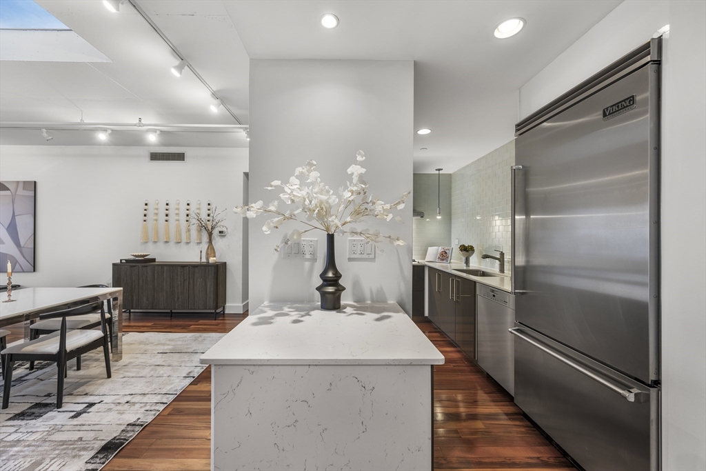 25 Channel Center Street, Unit PH201 Boston, MA 02210 - Photo 10 of 16