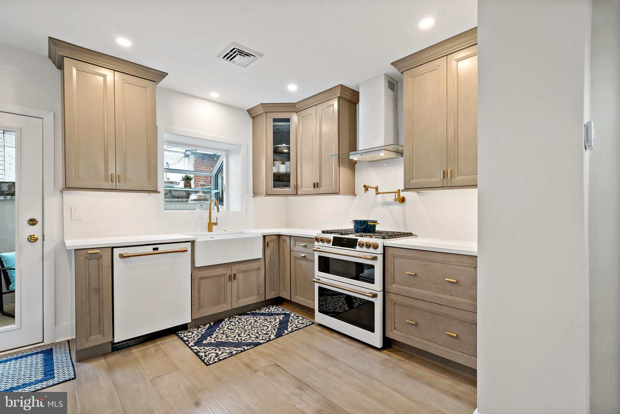 1040 Emily Street Philadelphia, PA 19148 - Photo 10 of 32