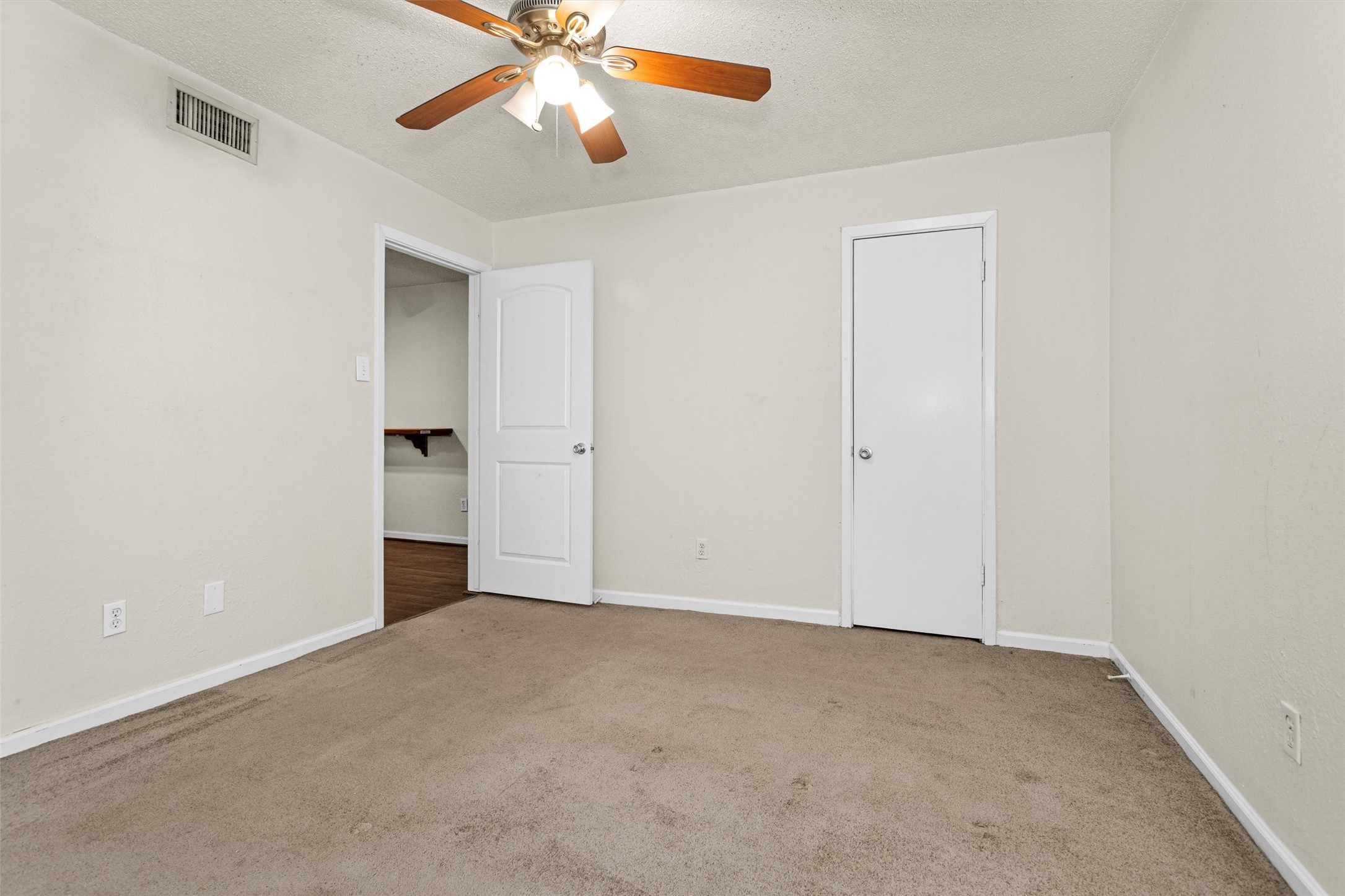 12900 Walden Road, Unit 513 Montgomery, TX 77356 - Photo 12 of 20 an empty room with a ceiling fan and a window