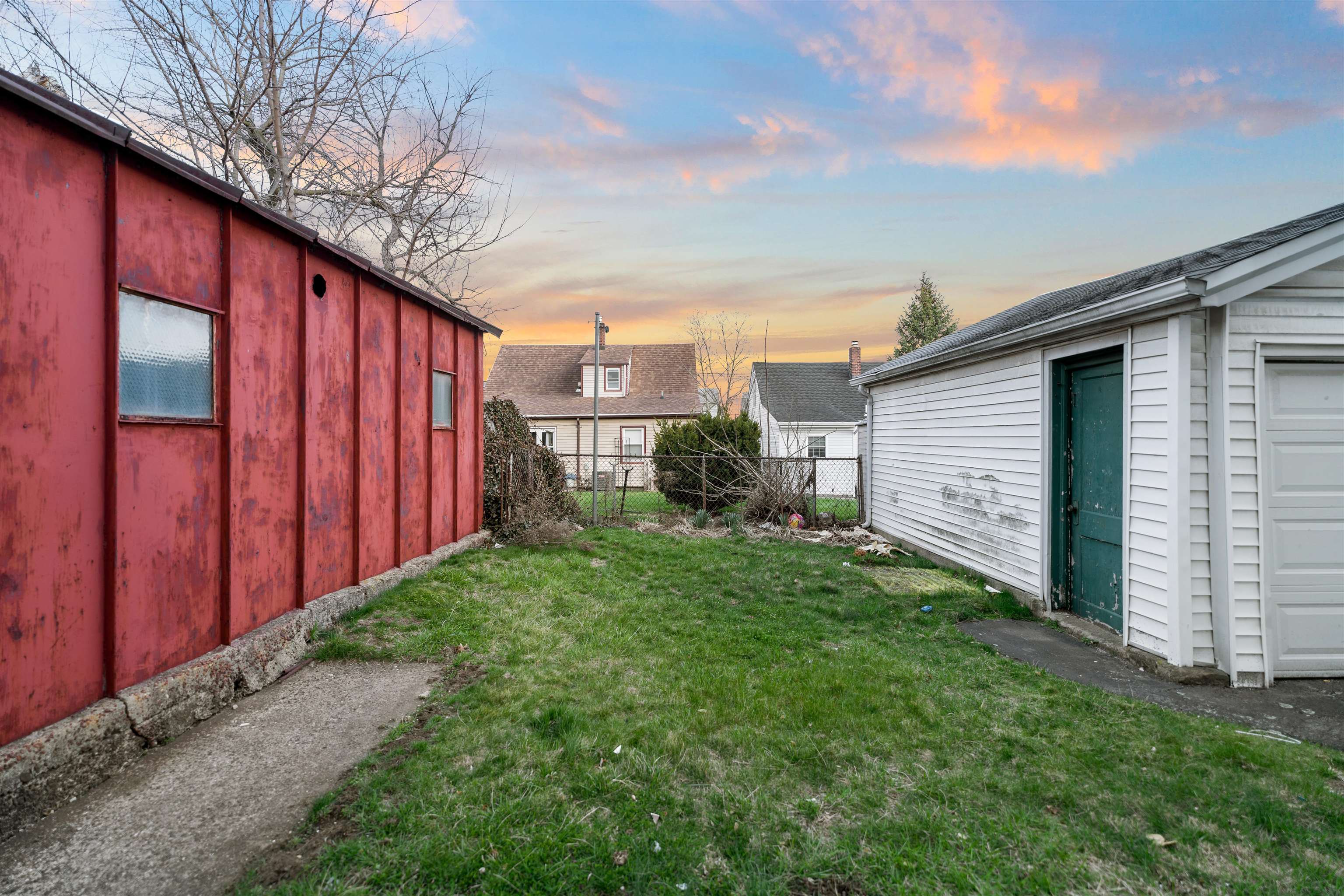 616 Chestnut Street, Unit 2 Kearny, NJ 07032 - Photo 18 of 21 a backyard of a house with lots of green space