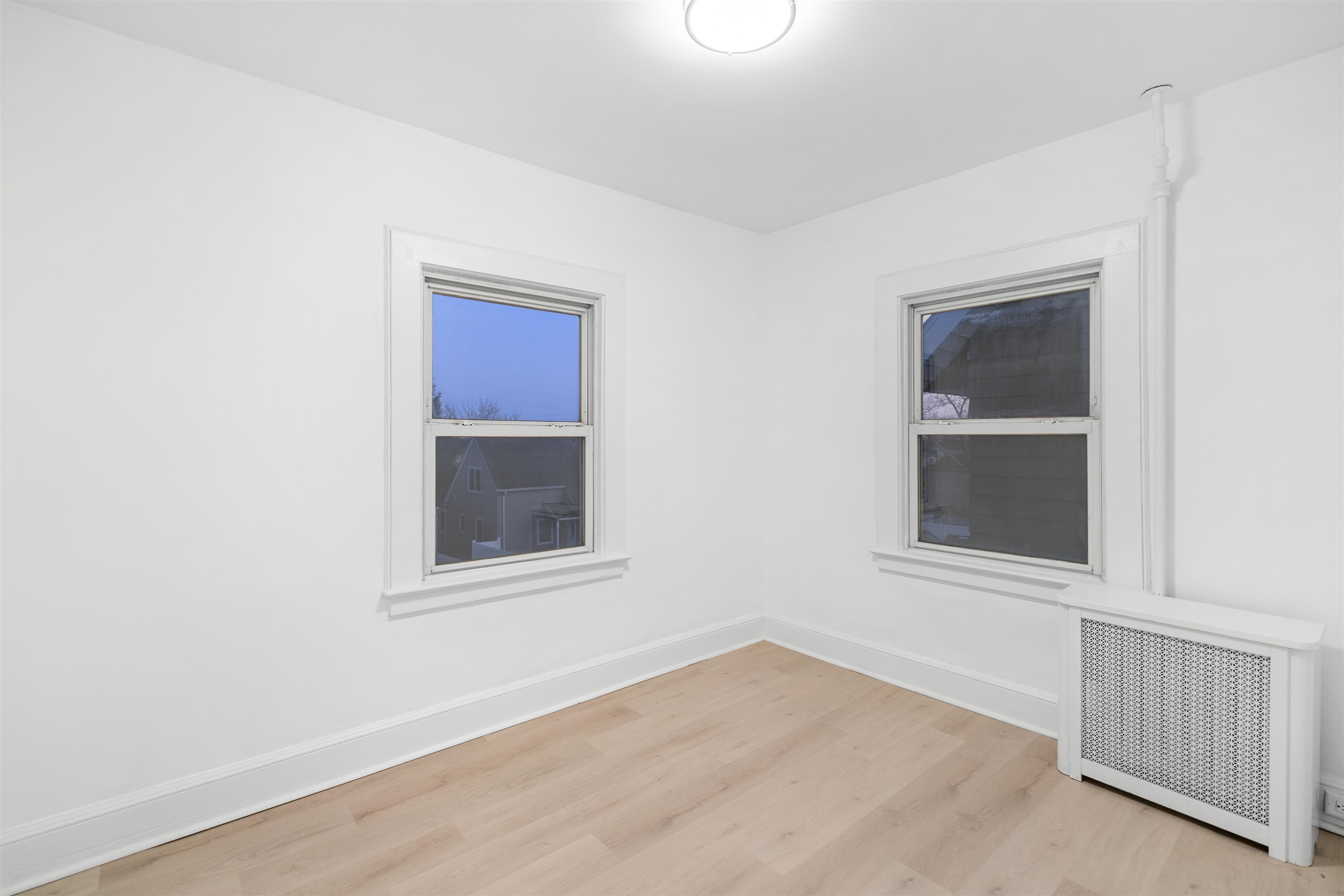 616 Chestnut Street, Unit 2 Kearny, NJ 07032 - Photo 8 of 21 an empty room with a window