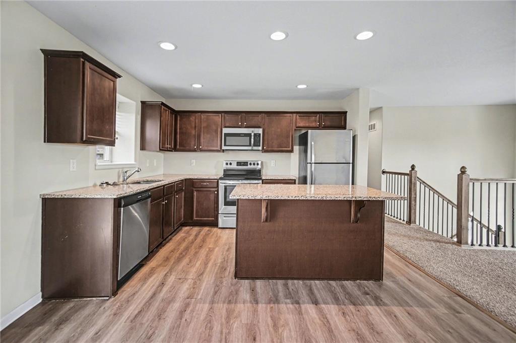 21720 North Ridge Peculiar, MO 64078 - Photo 7 of 17