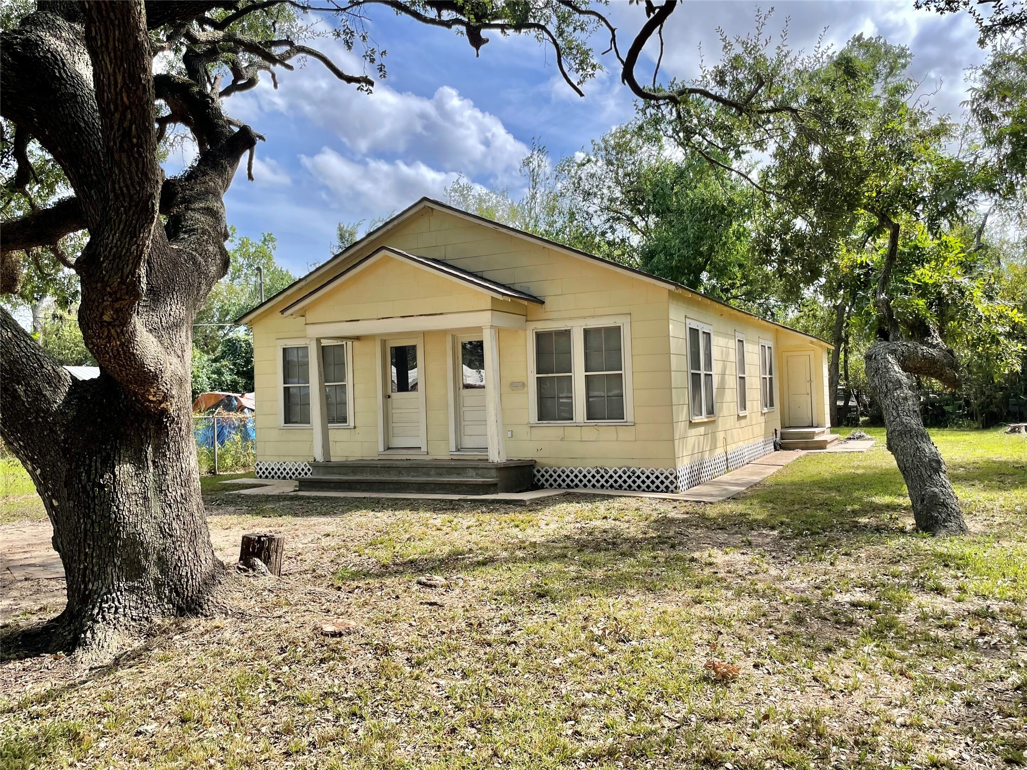 813 Nursery Street Clute, TX 77531 - Photo 2 of 24 a front view of a house with a yard