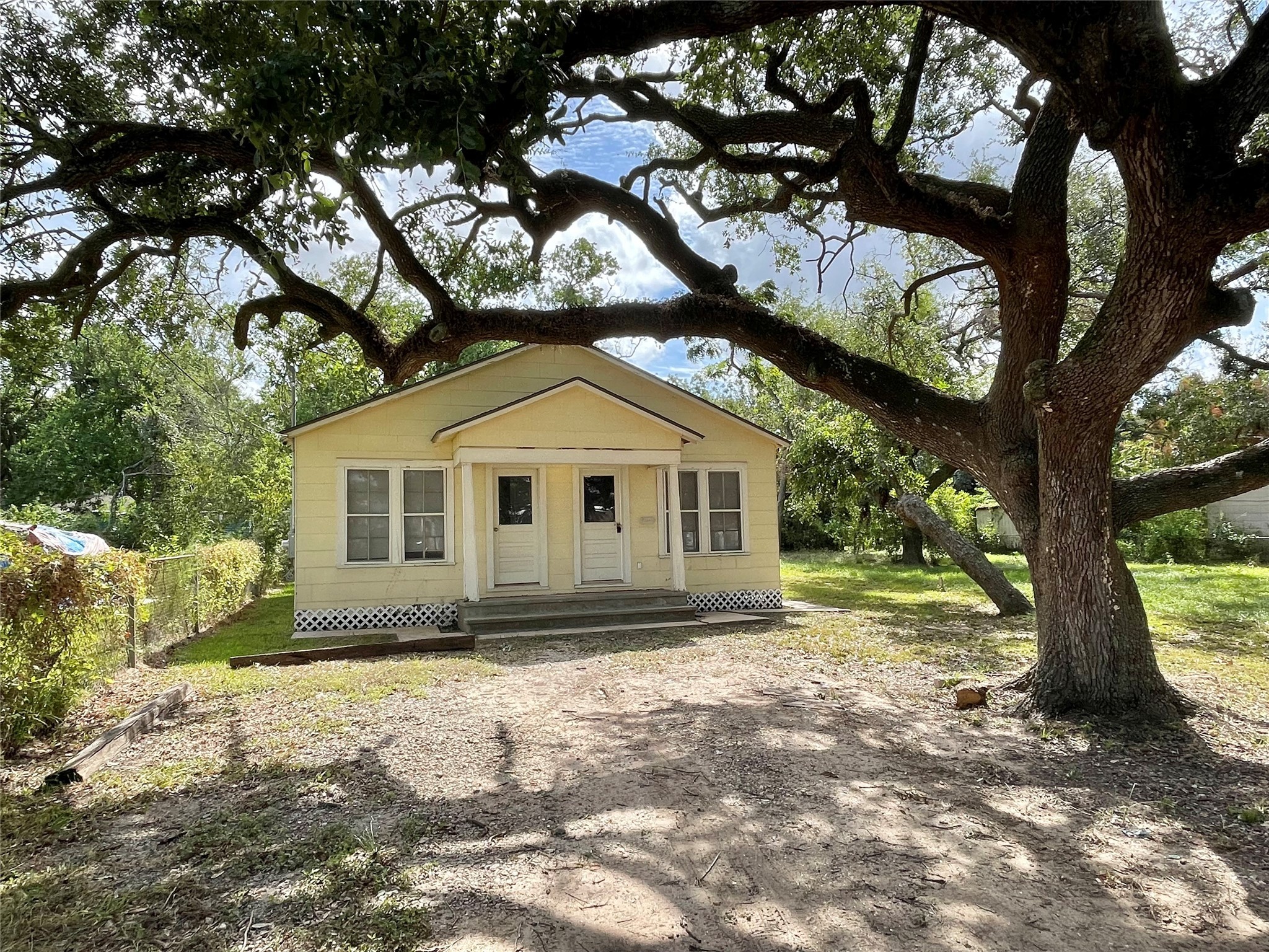 813 Nursery Street Clute, TX 77531 - Photo 22 of 24 a front view of a house with garden