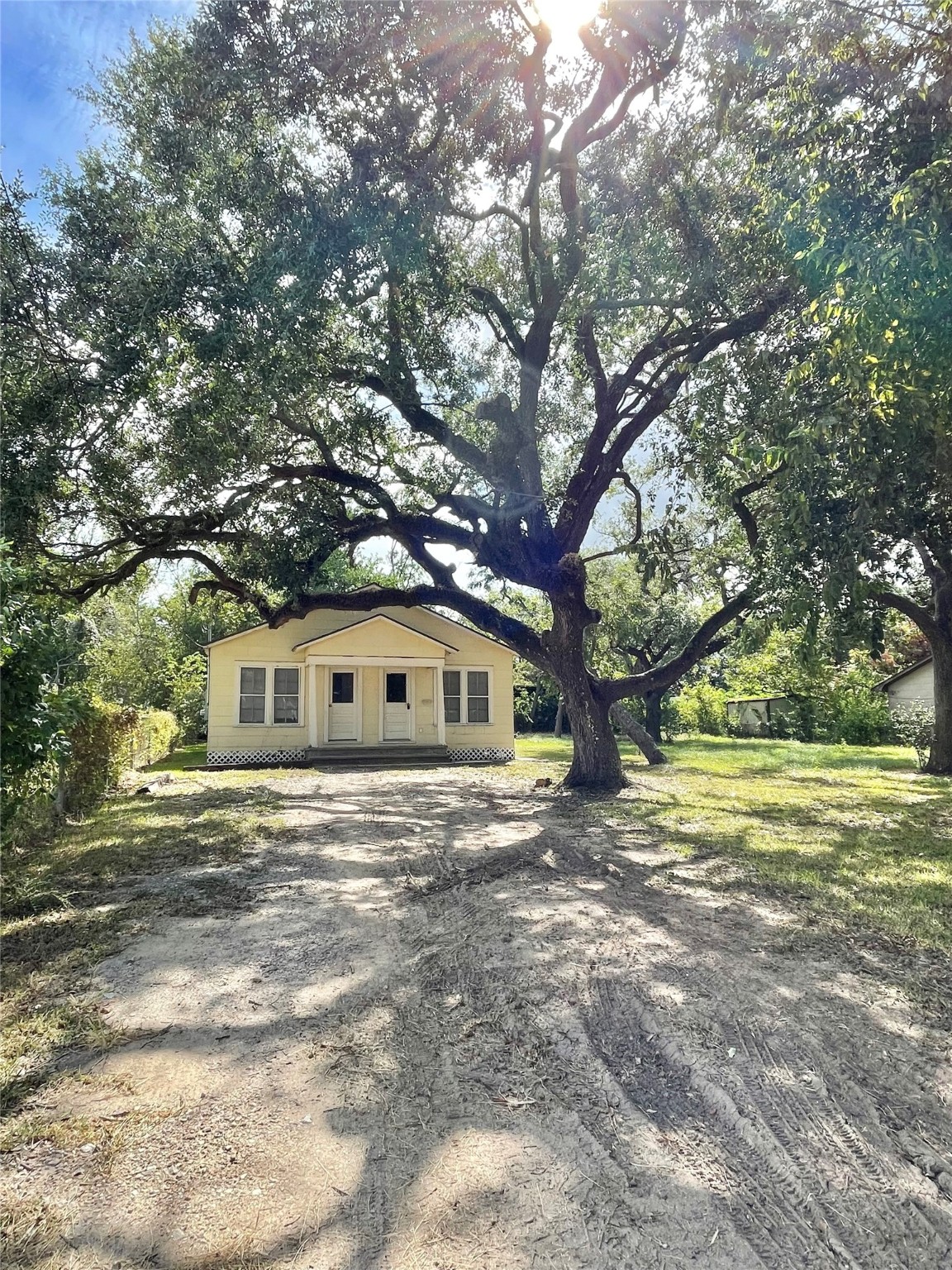813 Nursery Street Clute, TX 77531 - Photo 23 of 24 a house that has a tree in front of it