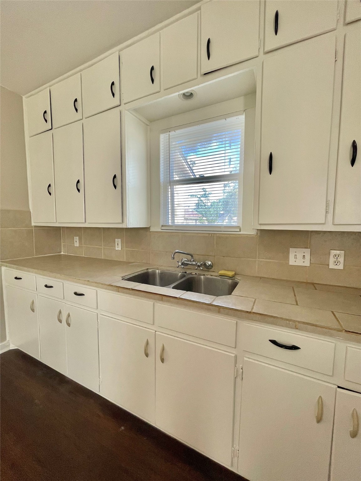 813 Nursery Street Clute, TX 77531 - Photo 3 of 24 a view of cabinets with wooden floor